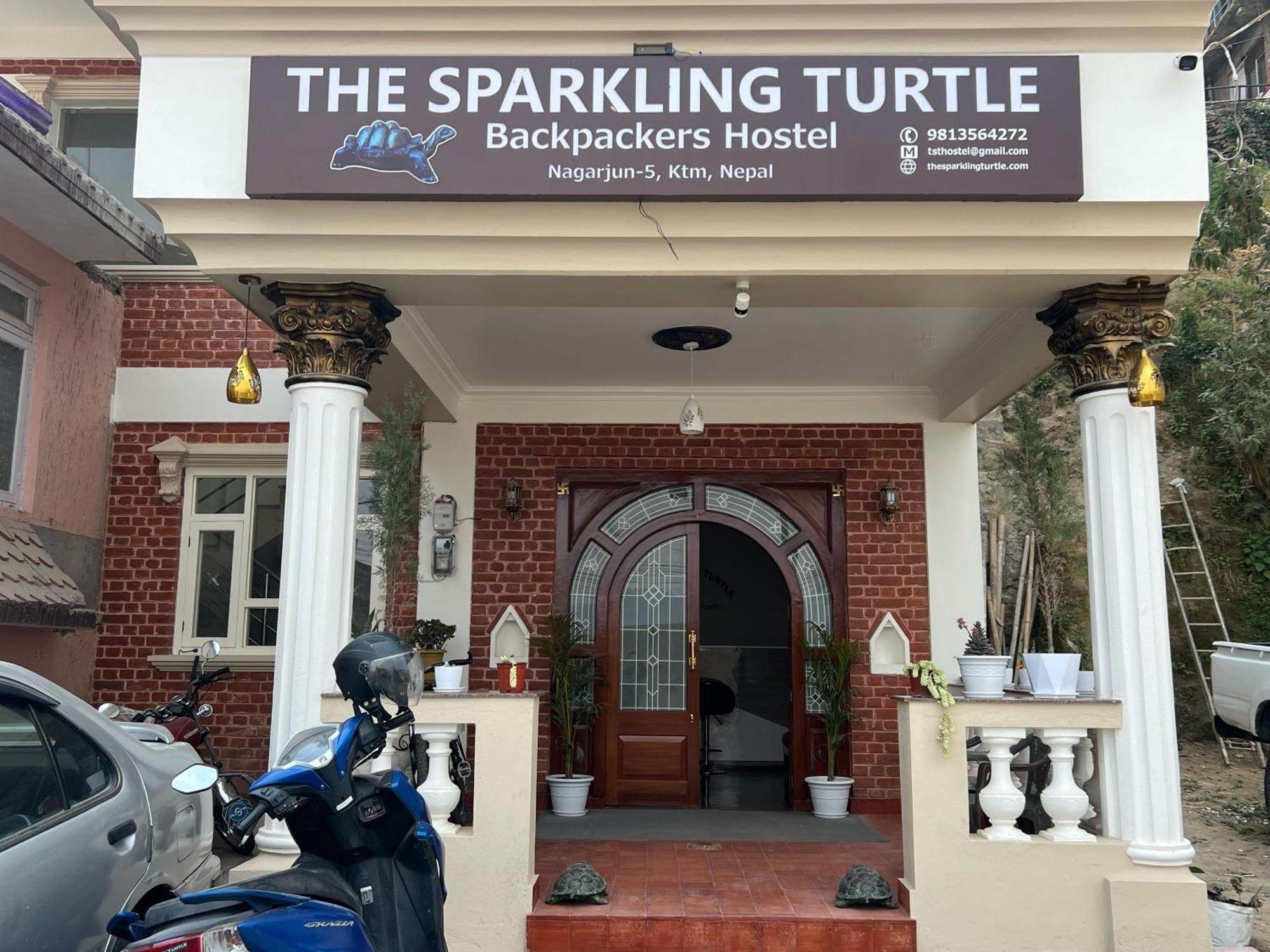 The Sparkling Turtle Backpackers Hostel Katmandú Exterior foto